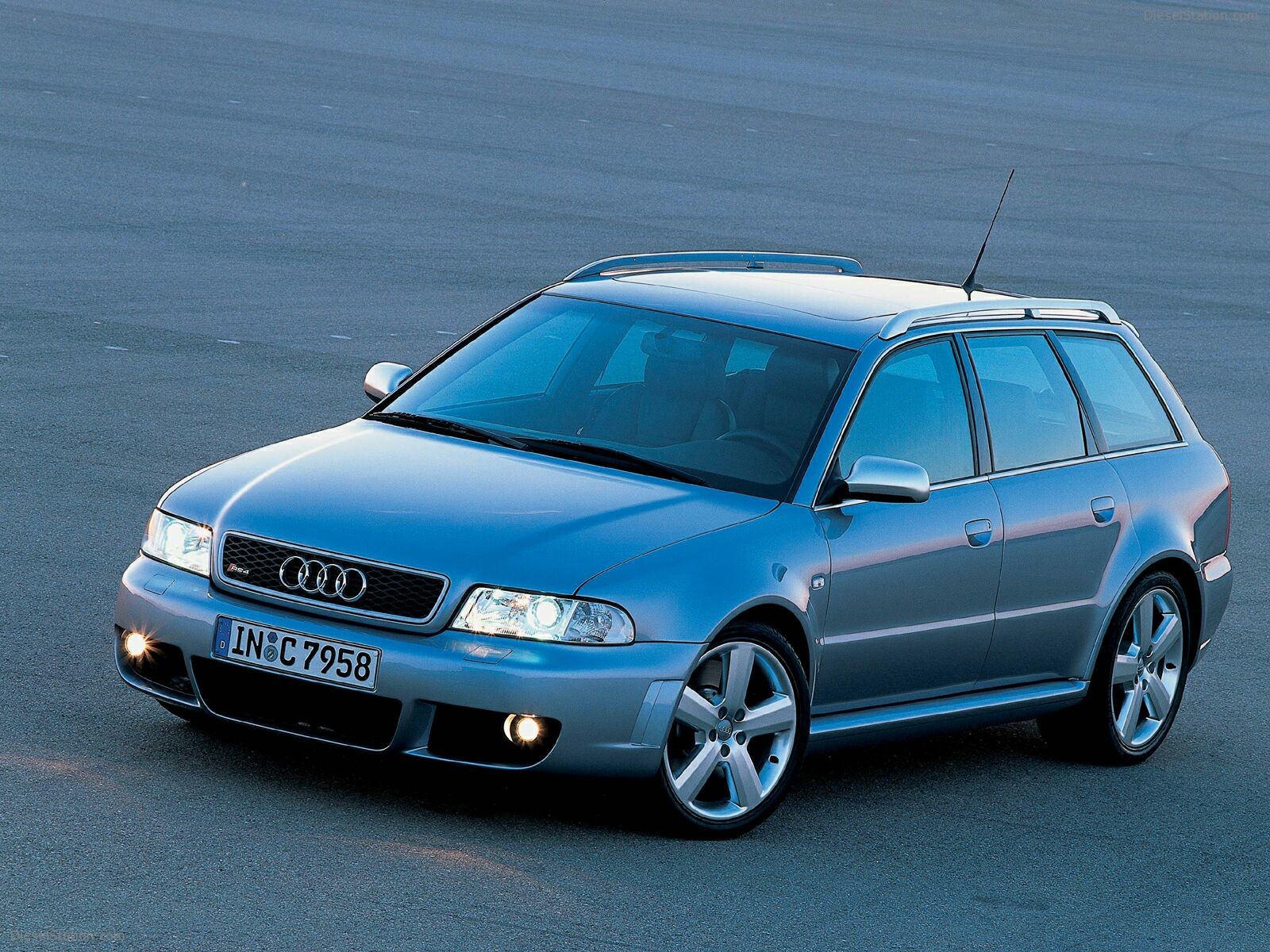 Audi RS4 (2000)